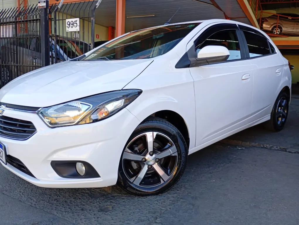 CHEVROLET Onix Hatch - Foto