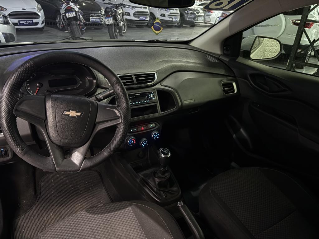 CHEVROLET Onix Hatch - Foto