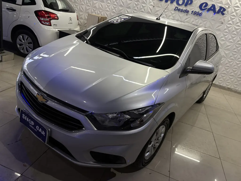 CHEVROLET Onix Hatch - Foto