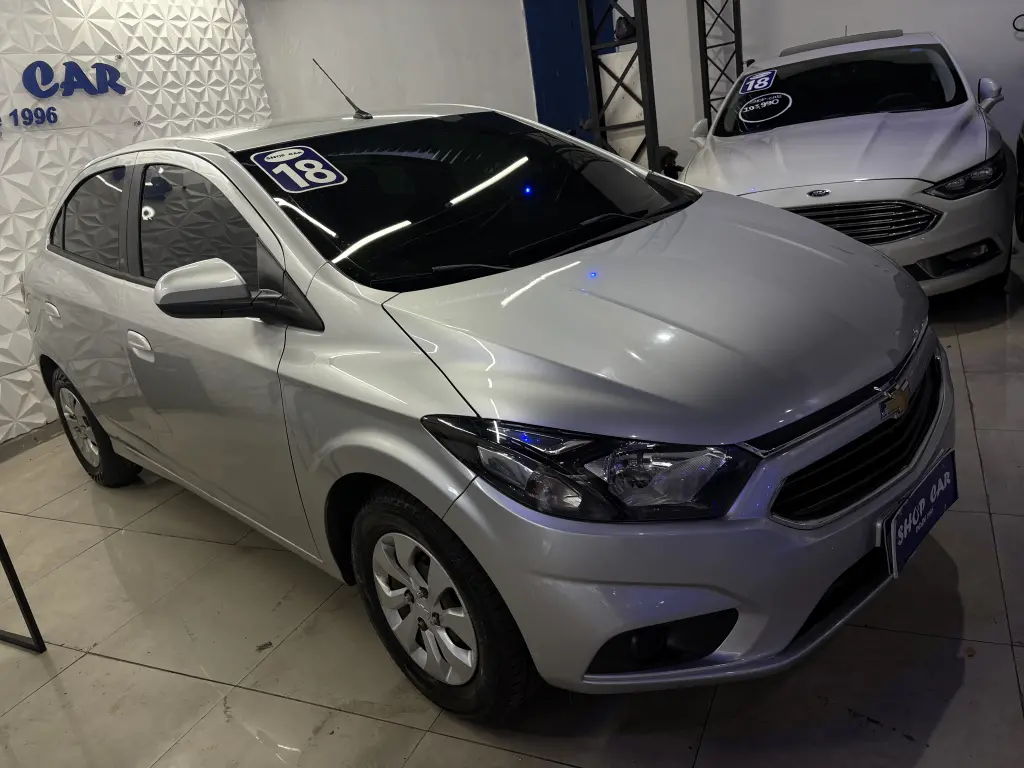 CHEVROLET Onix Hatch - Foto