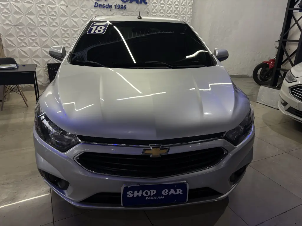 CHEVROLET Onix Hatch - Foto