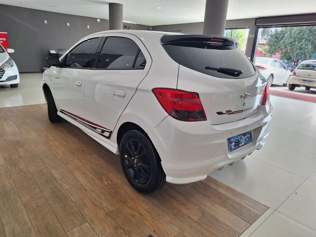 CHEVROLET Onix Hatch - Foto