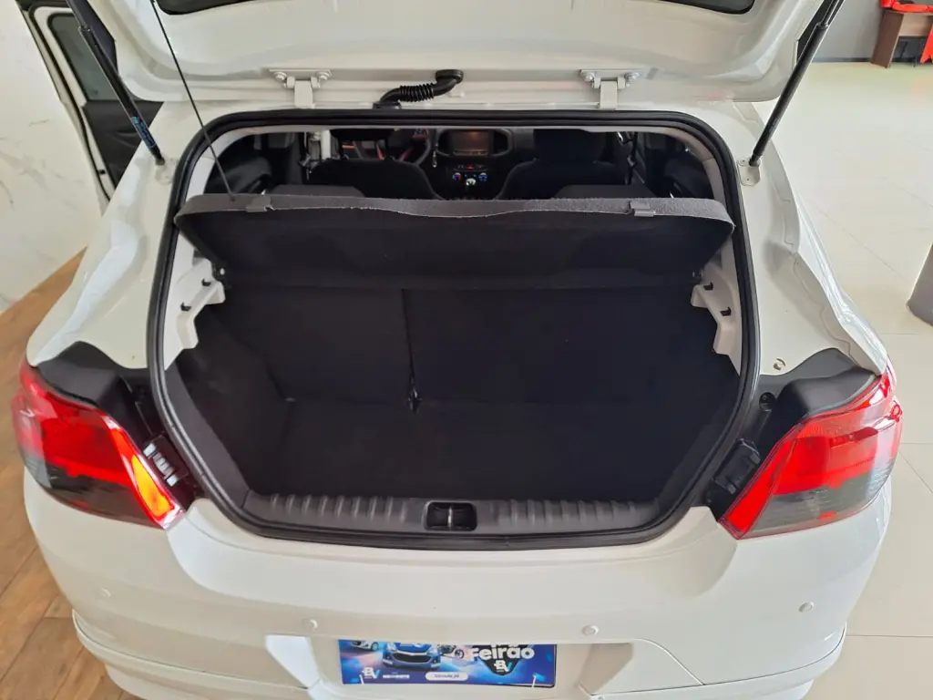 CHEVROLET Onix Hatch - Foto