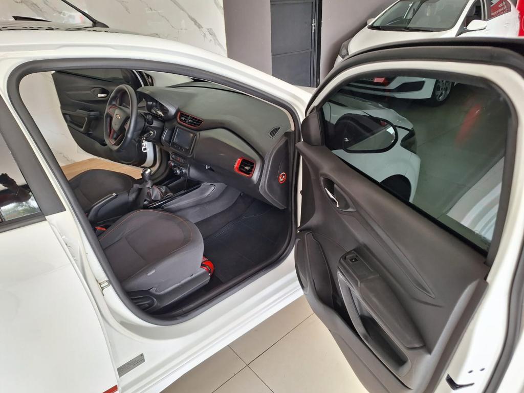 CHEVROLET Onix Hatch - Foto