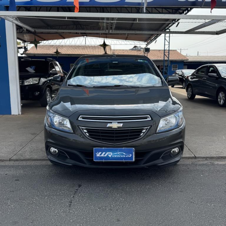 CHEVROLET Onix Hatch - Foto