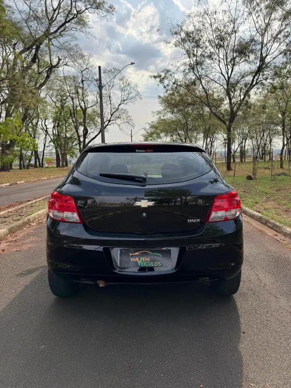 CHEVROLET Onix Hatch - Foto