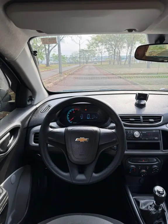 CHEVROLET Onix Hatch - Foto