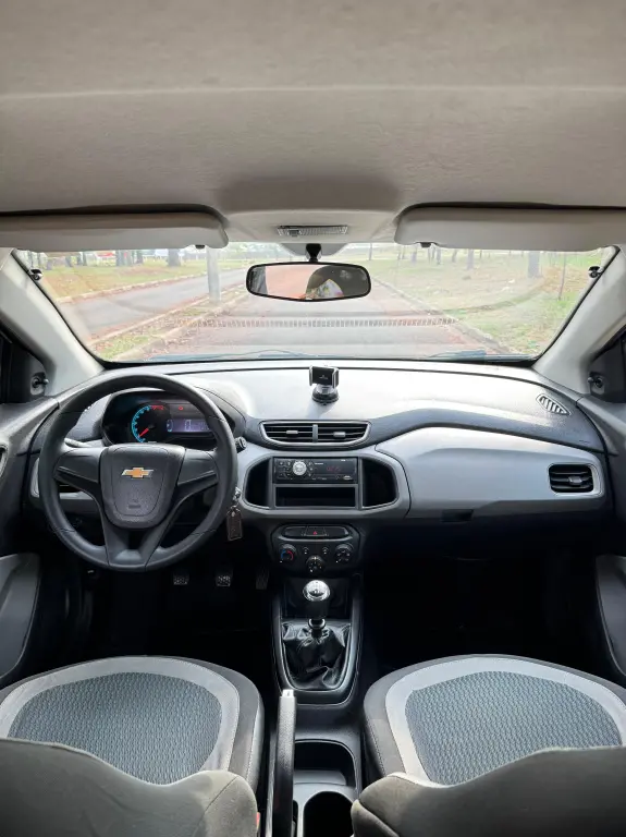 CHEVROLET Onix Hatch - Foto