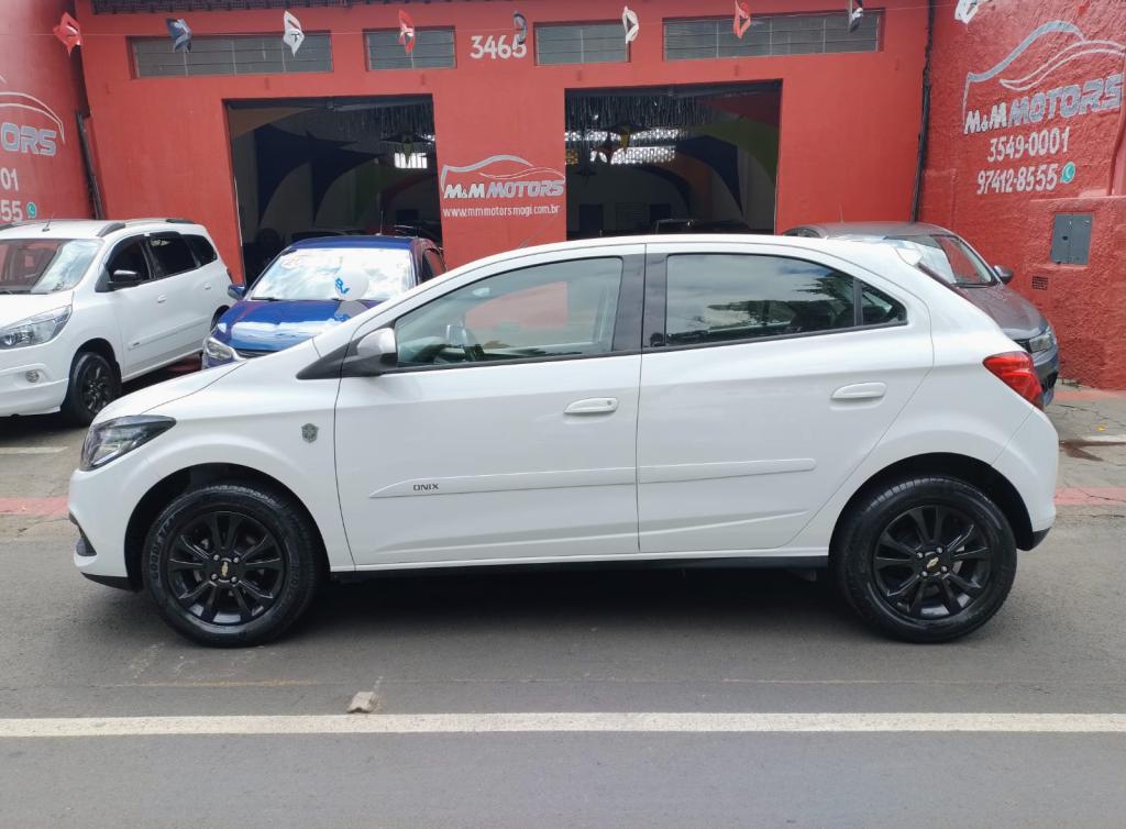 CHEVROLET Onix Hatch - Foto