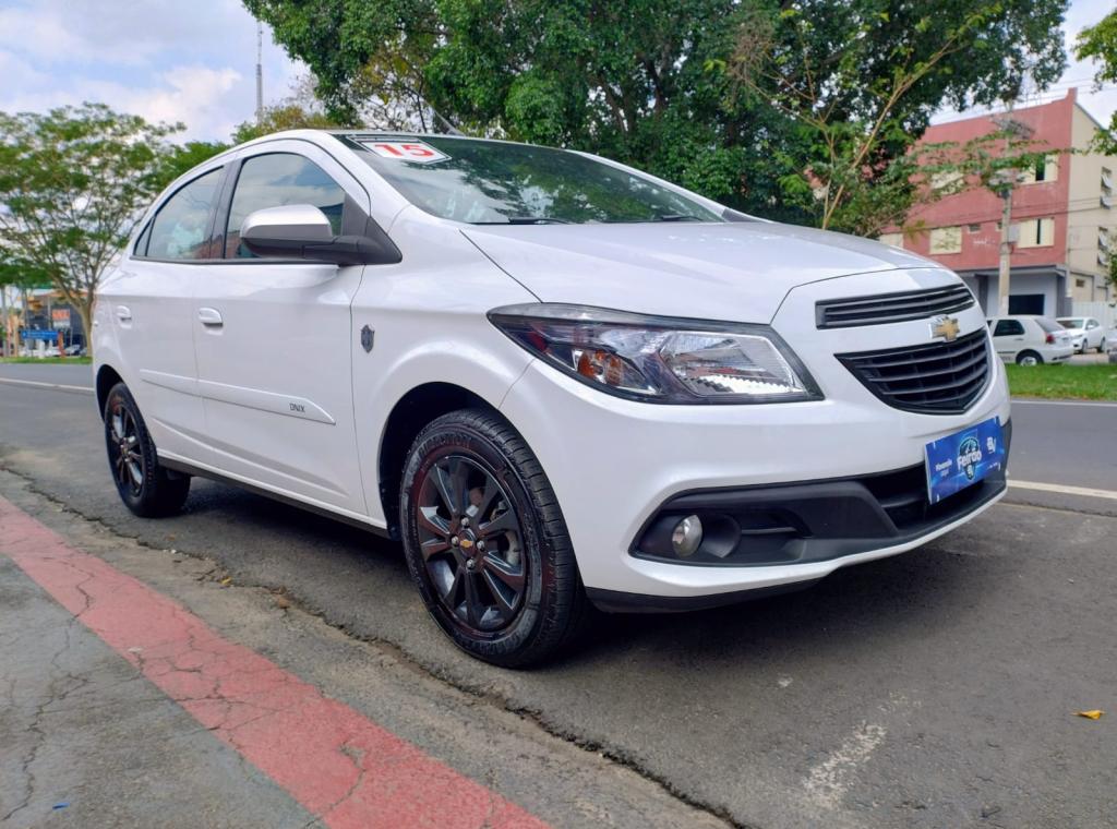 CHEVROLET Onix Hatch - Foto