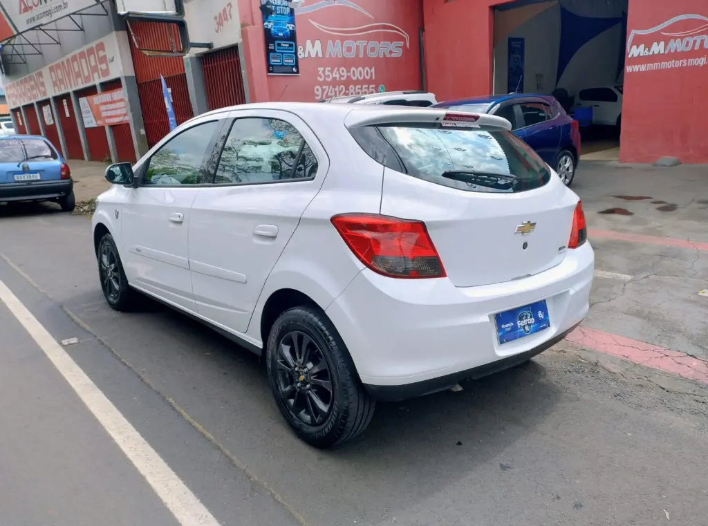 CHEVROLET Onix Hatch - Foto