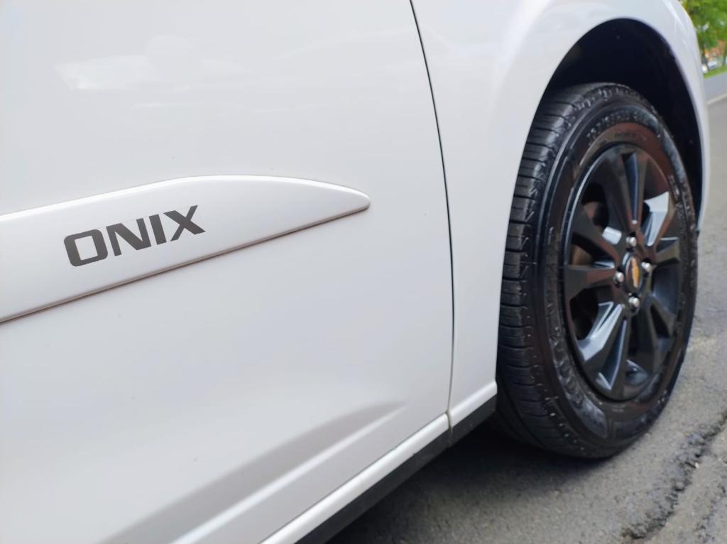 CHEVROLET Onix Hatch - Foto