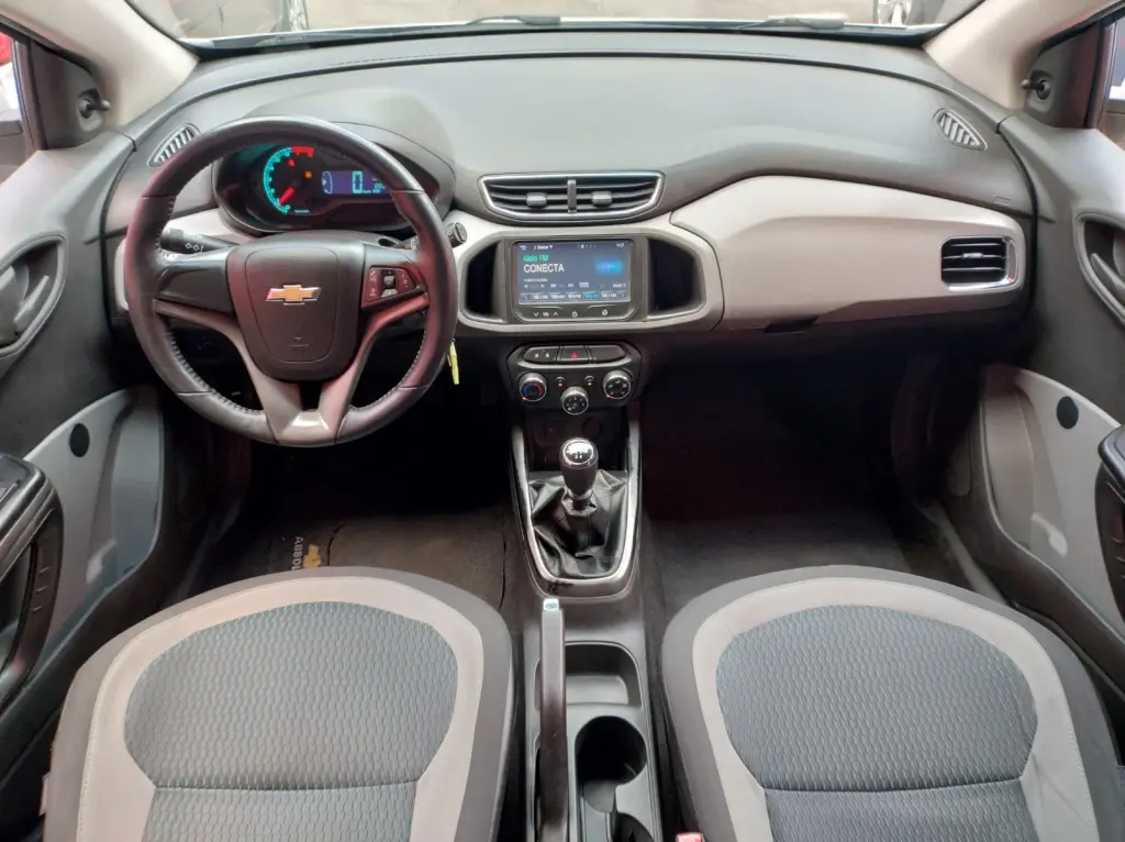 CHEVROLET Onix Hatch - Foto