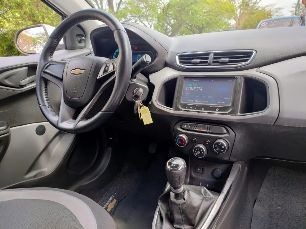 CHEVROLET Onix Hatch - Foto