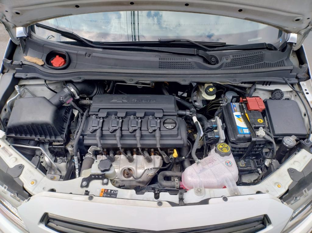 CHEVROLET Onix Hatch - Foto