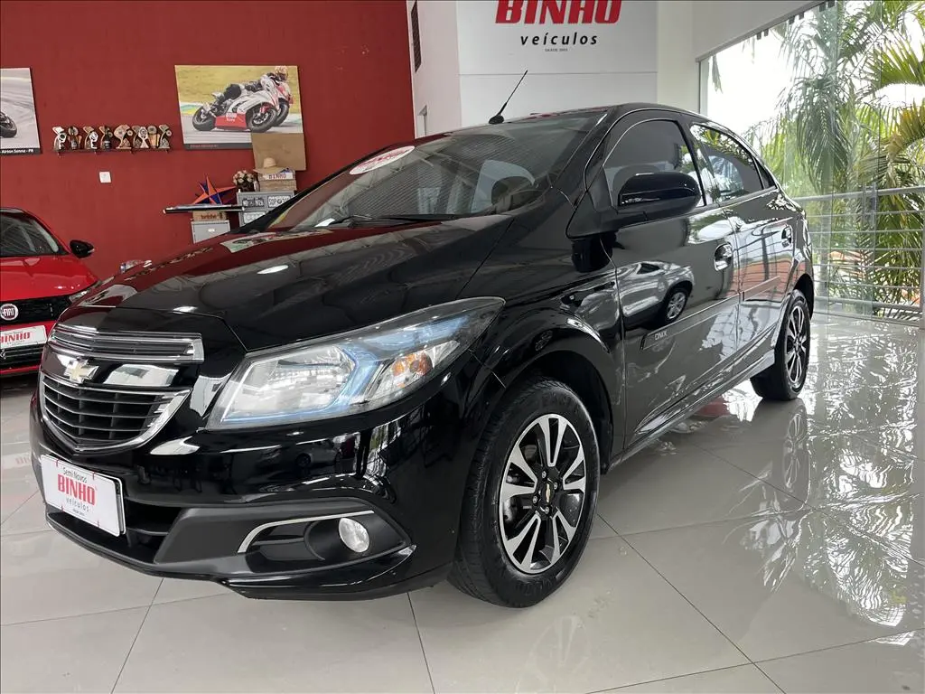 CHEVROLET Onix Hatch - Foto