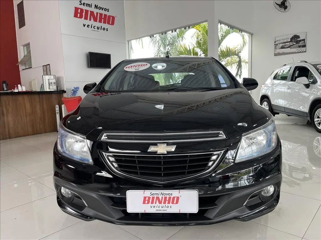 CHEVROLET Onix Hatch - Foto