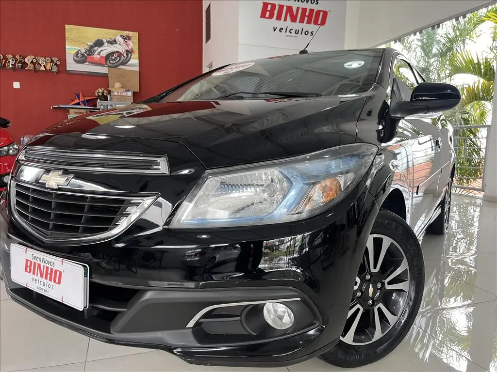 CHEVROLET Onix Hatch - Foto