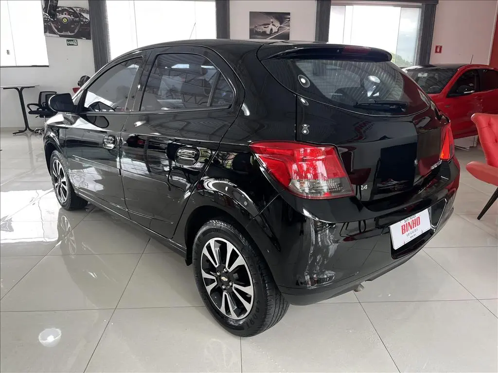 CHEVROLET Onix Hatch - Foto