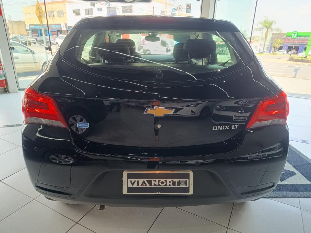 CHEVROLET Onix Hatch - Foto