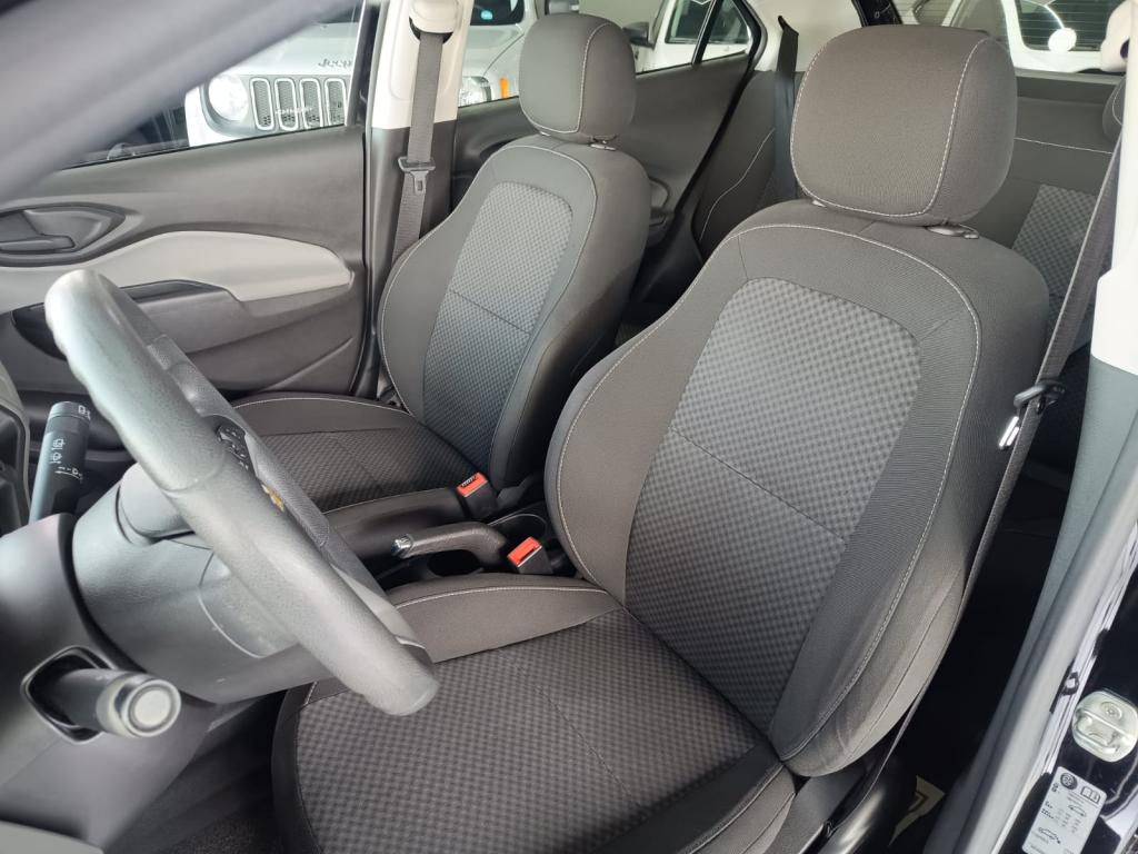 CHEVROLET Onix Hatch - Foto