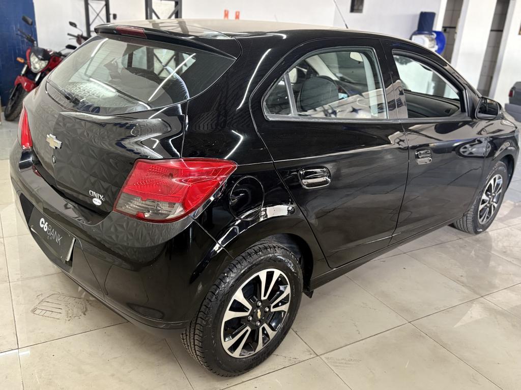 CHEVROLET Onix Hatch - Foto