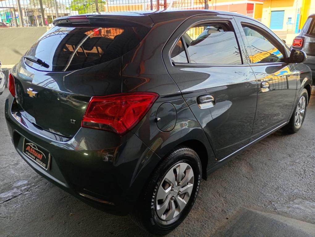 CHEVROLET Onix Hatch - Foto