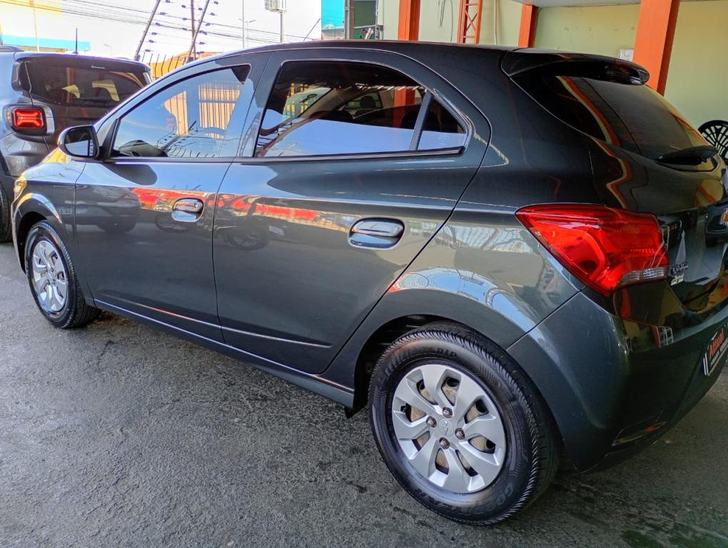 CHEVROLET Onix Hatch - Foto