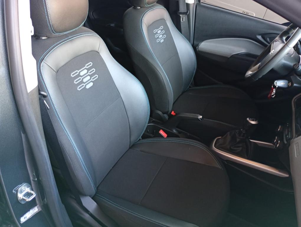 CHEVROLET Onix Hatch - Foto