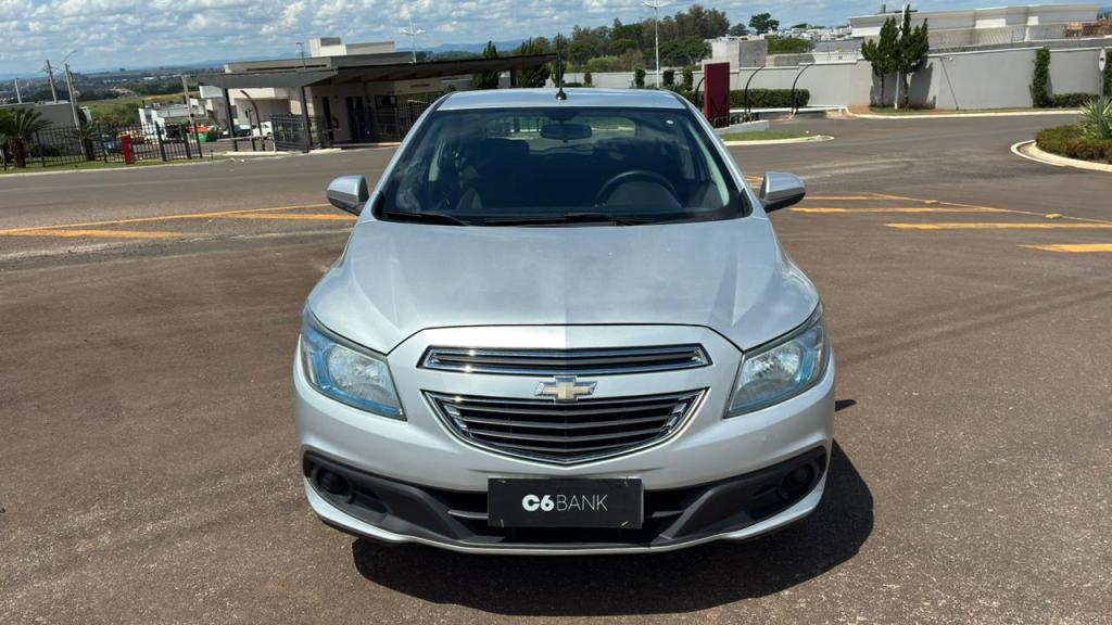 CHEVROLET Onix Hatch - Foto