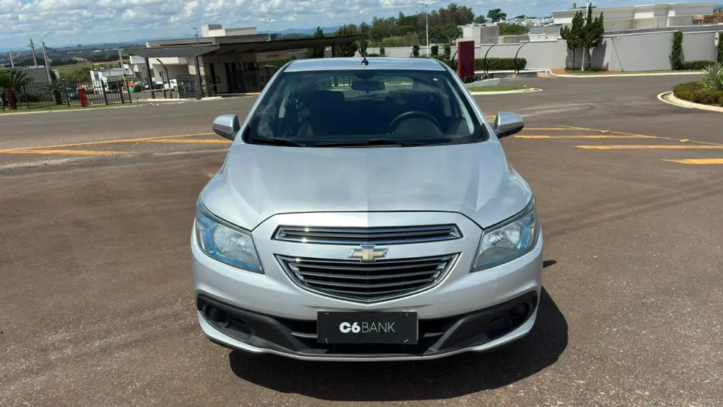 CHEVROLET Onix Hatch - Foto