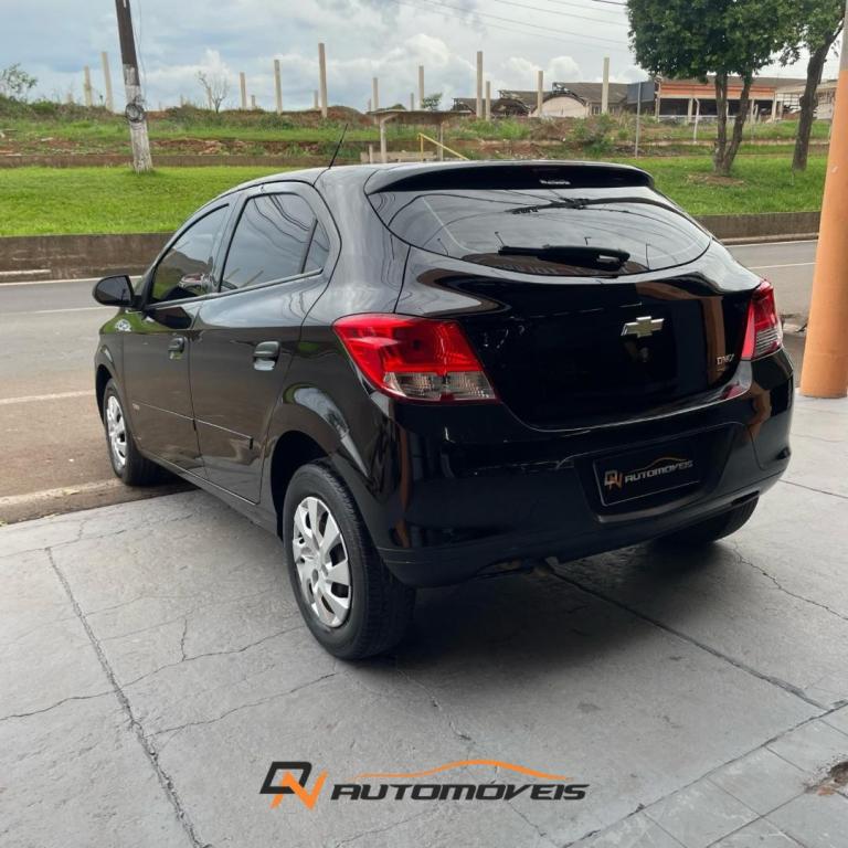 CHEVROLET Onix Hatch - Foto