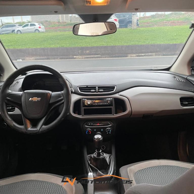 CHEVROLET Onix Hatch - Foto