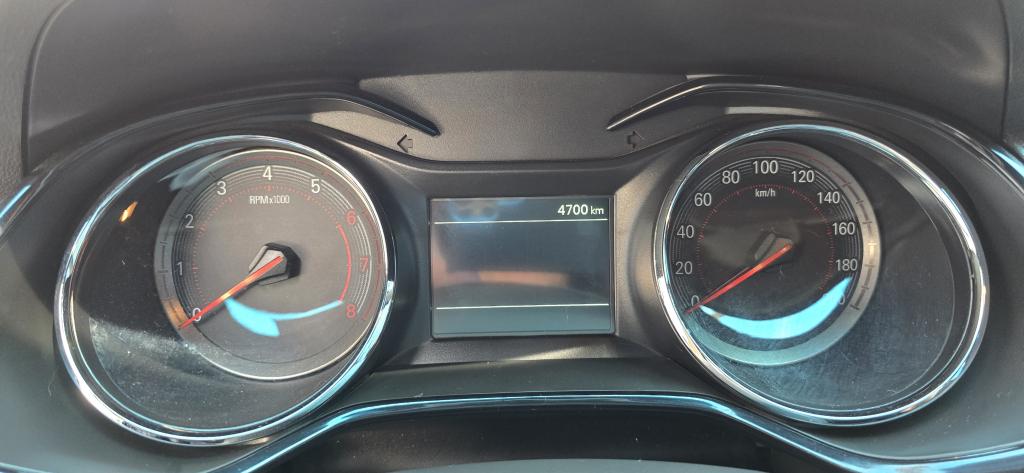 CHEVROLET Onix Hatch - Foto