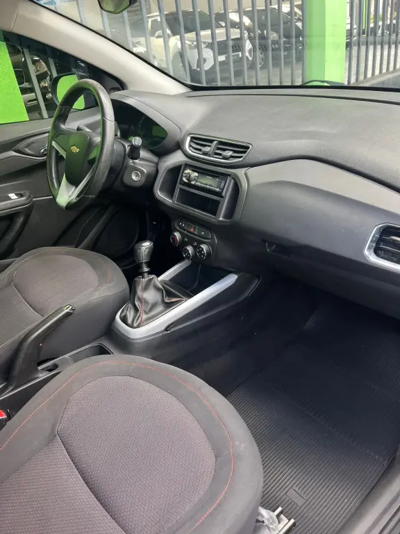 CHEVROLET Onix Hatch - Foto