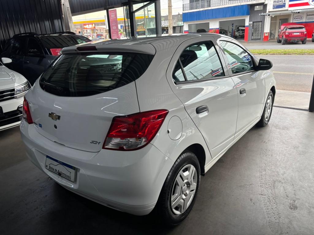 CHEVROLET Onix Hatch - Foto