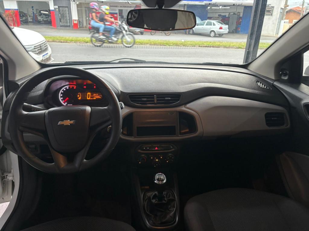 CHEVROLET Onix Hatch - Foto