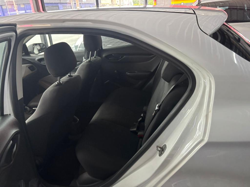 CHEVROLET Onix Hatch - Foto