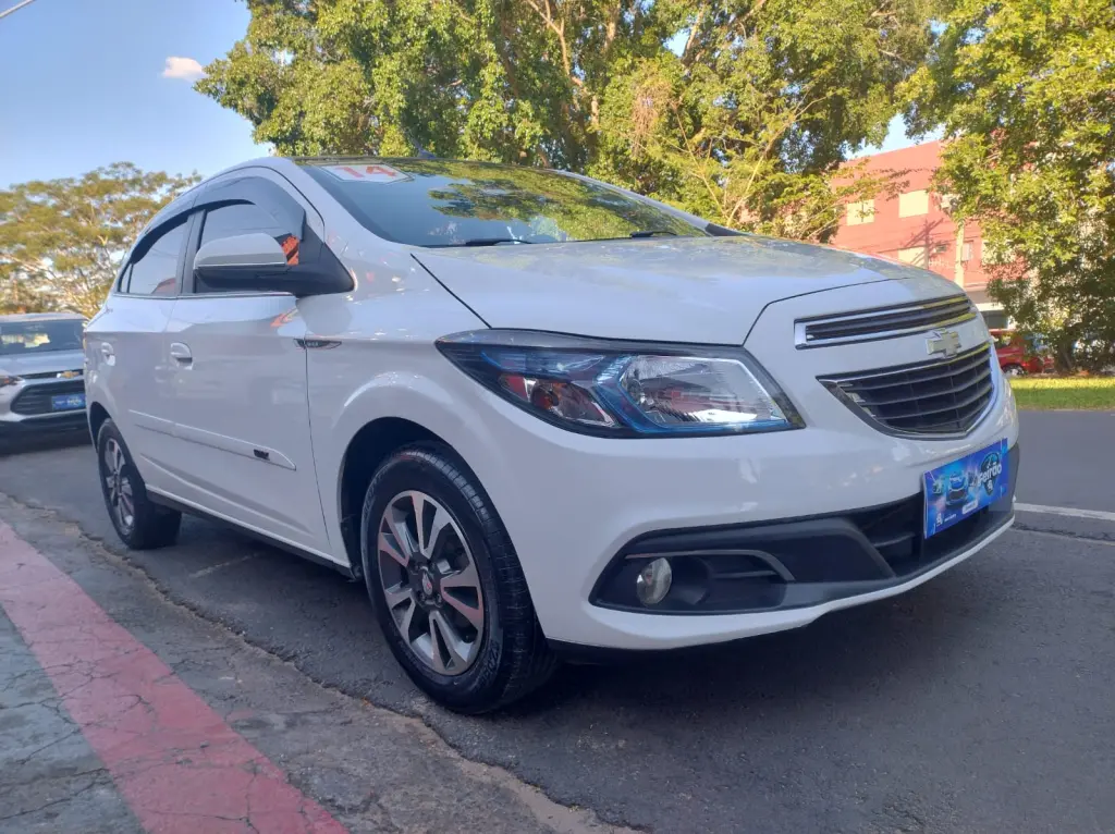 CHEVROLET Onix Hatch - Foto