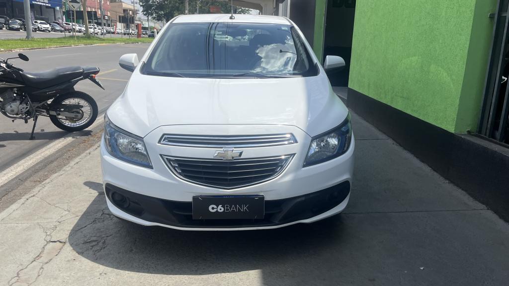 CHEVROLET Onix Hatch - Foto