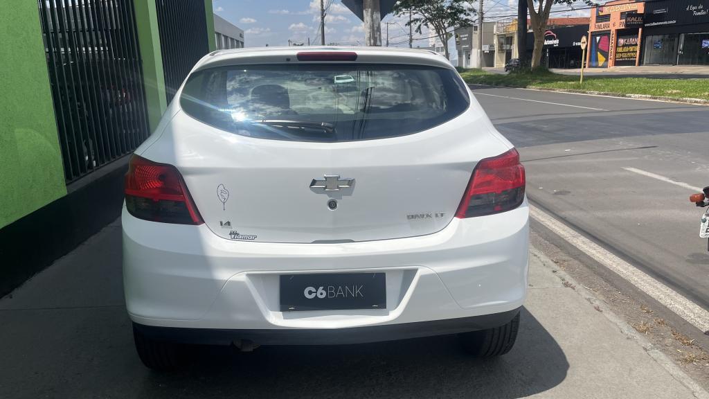 CHEVROLET Onix Hatch - Foto