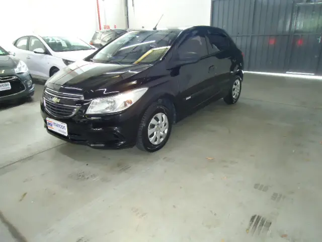 CHEVROLET Onix Hatch - Foto