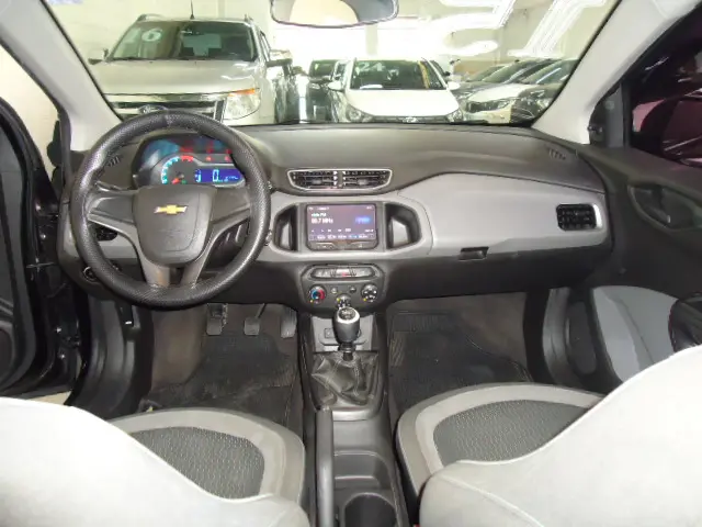 CHEVROLET Onix Hatch - Foto