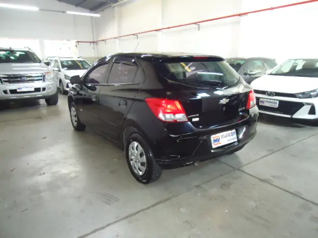 CHEVROLET Onix Hatch - Foto
