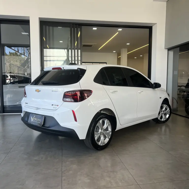 CHEVROLET Onix Hatch - Foto