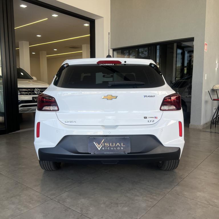 CHEVROLET Onix Hatch - Foto