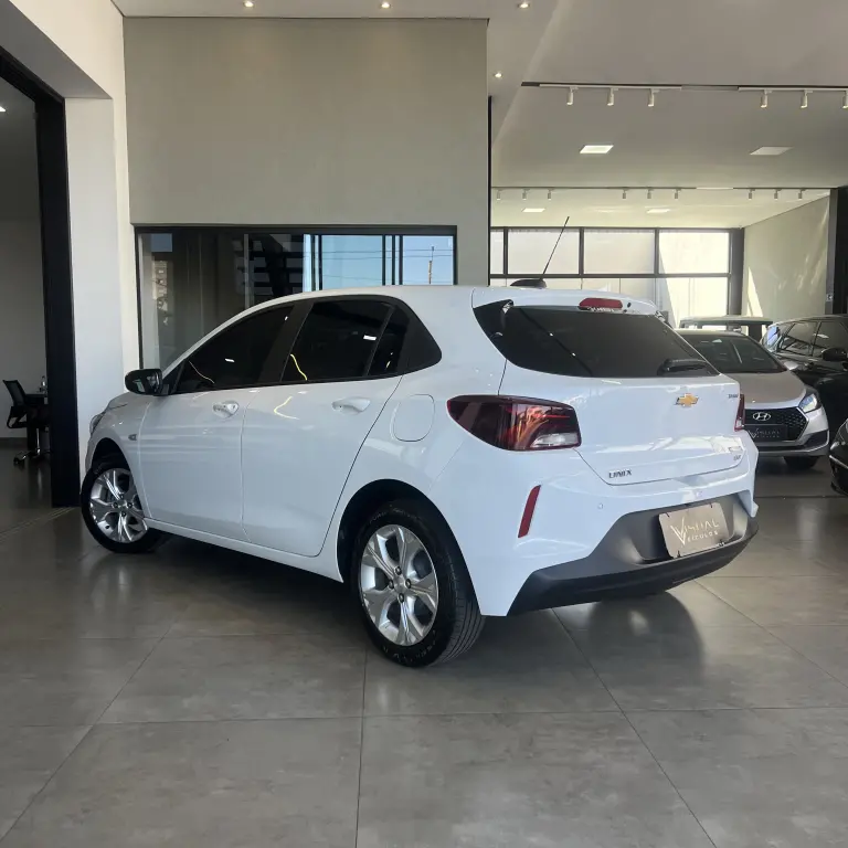 CHEVROLET Onix Hatch - Foto