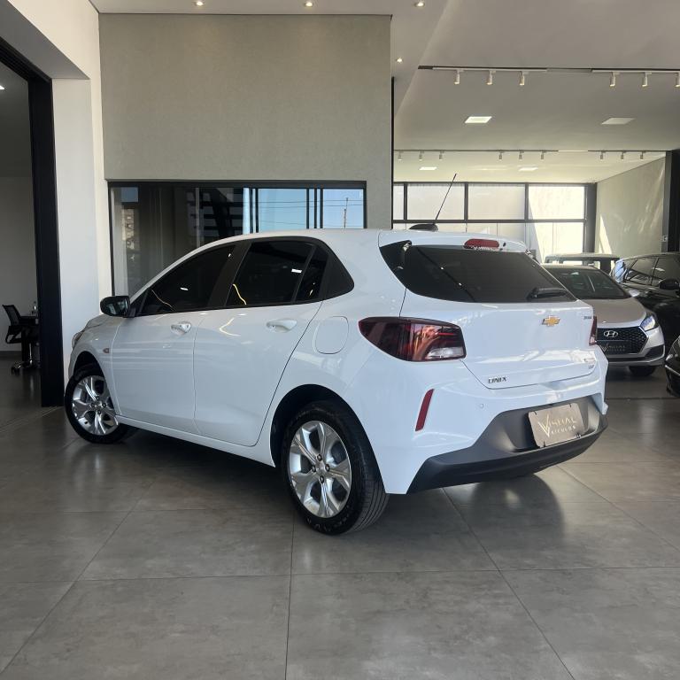 CHEVROLET Onix Hatch - Foto