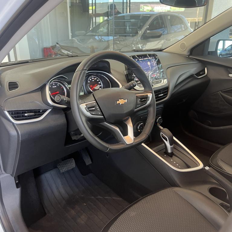 CHEVROLET Onix Hatch - Foto