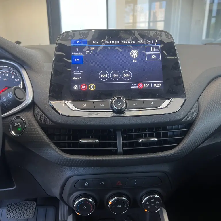 CHEVROLET Onix Hatch - Foto